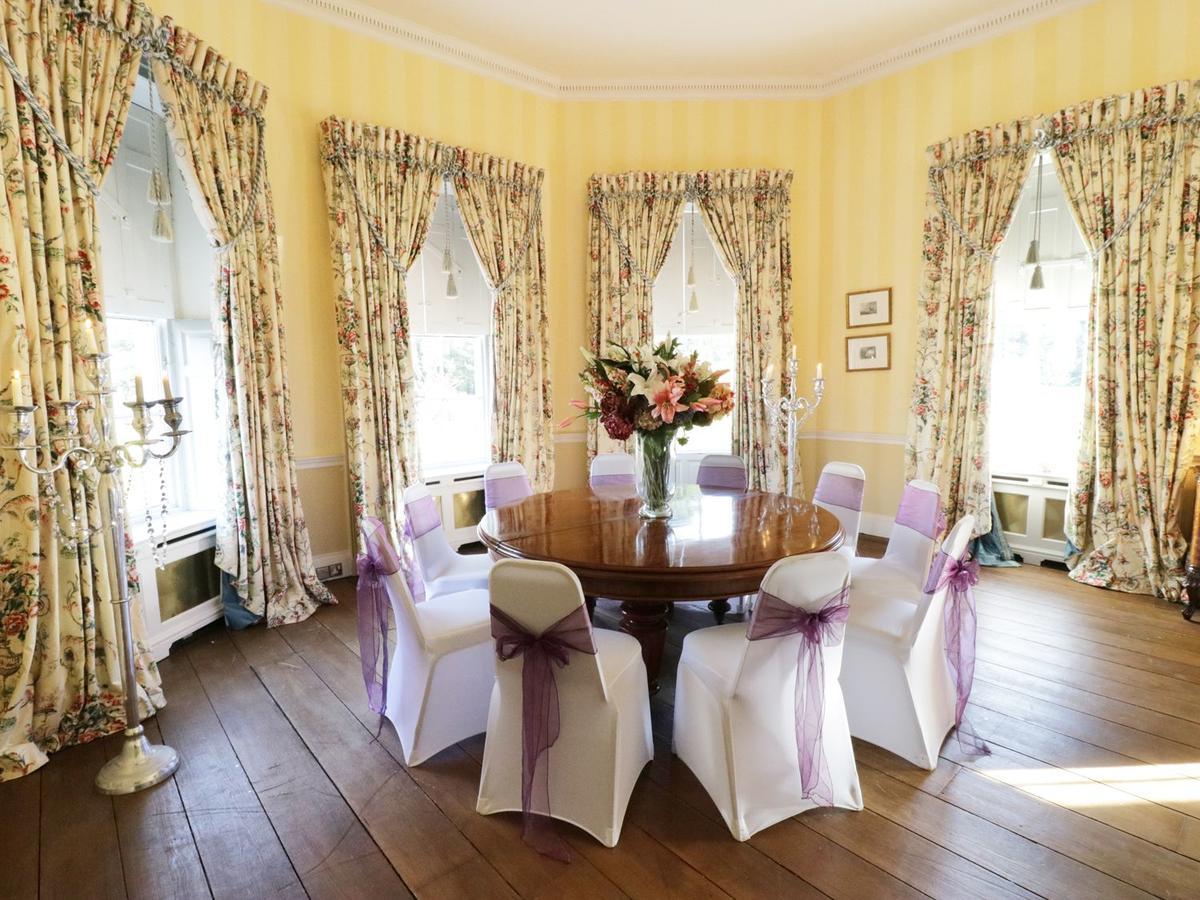 °WALCOT HALL, SCUNTHORPE (United Kingdom) | BOOKED