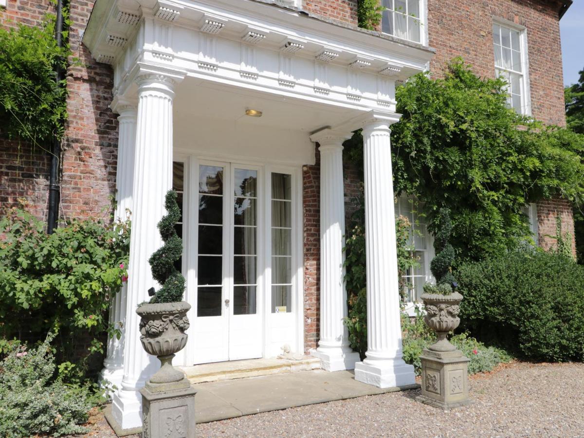 °WALCOT HALL, SCUNTHORPE (United Kingdom) | BOOKED